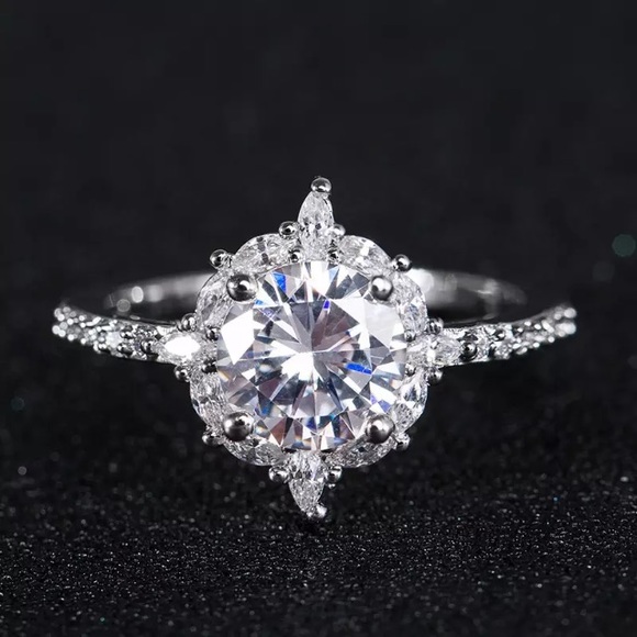 NEW!💙💎SPARKLING! CZ RING!💎💙7 ROUND! BRILLIANT! - Picture 6 of 8